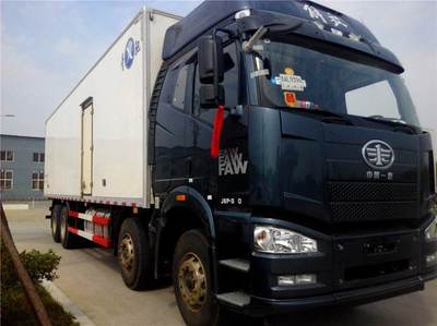 冷藏車運(yùn)輸與隨車吊的協(xié)同應(yīng)用 提升冷鏈物流效率的關(guān)鍵組合